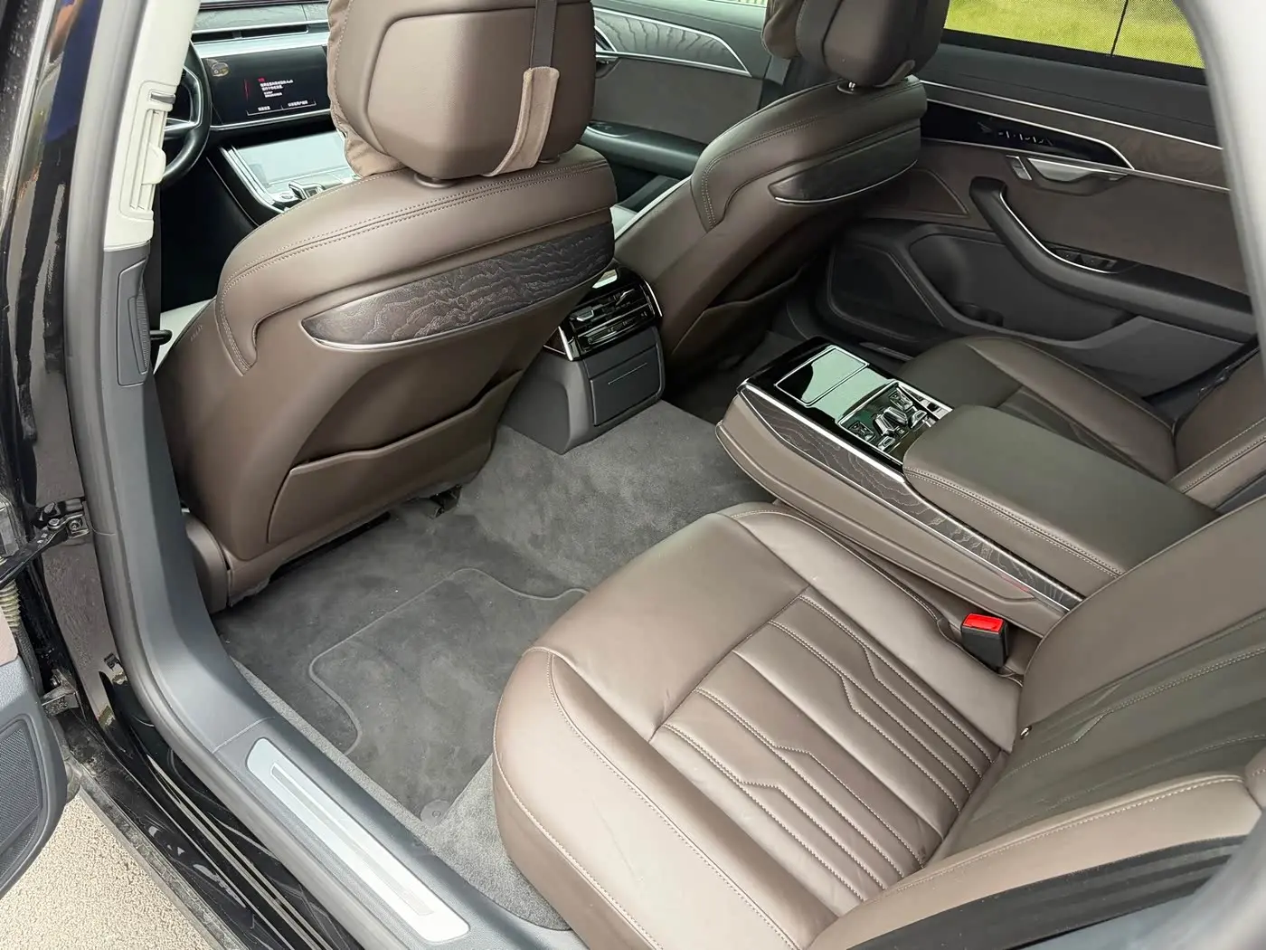 Audi A8 2024 — Şəkil 9/17