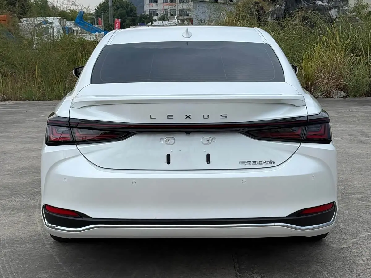 Lexus ES 2025 — Photo 15/16