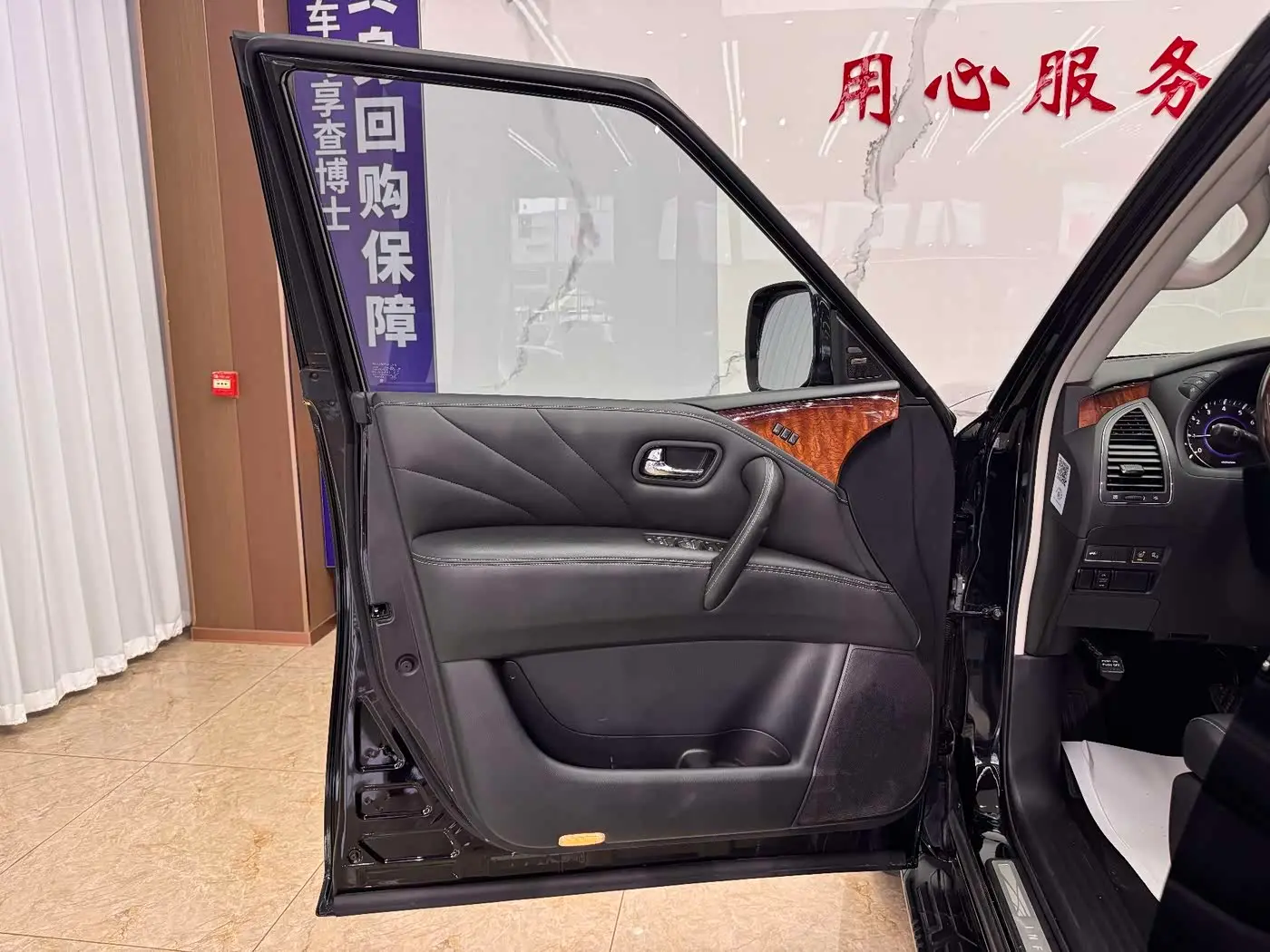 Infiniti QX80 2018 — Photo 15/20