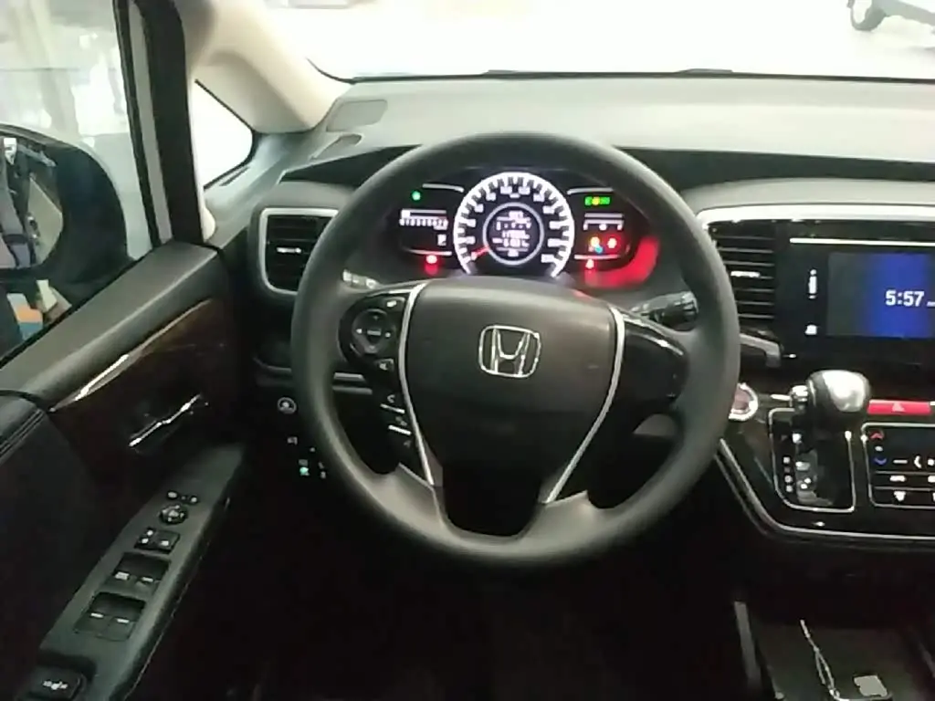 Honda Odyssey 2020 — Фото 11/20