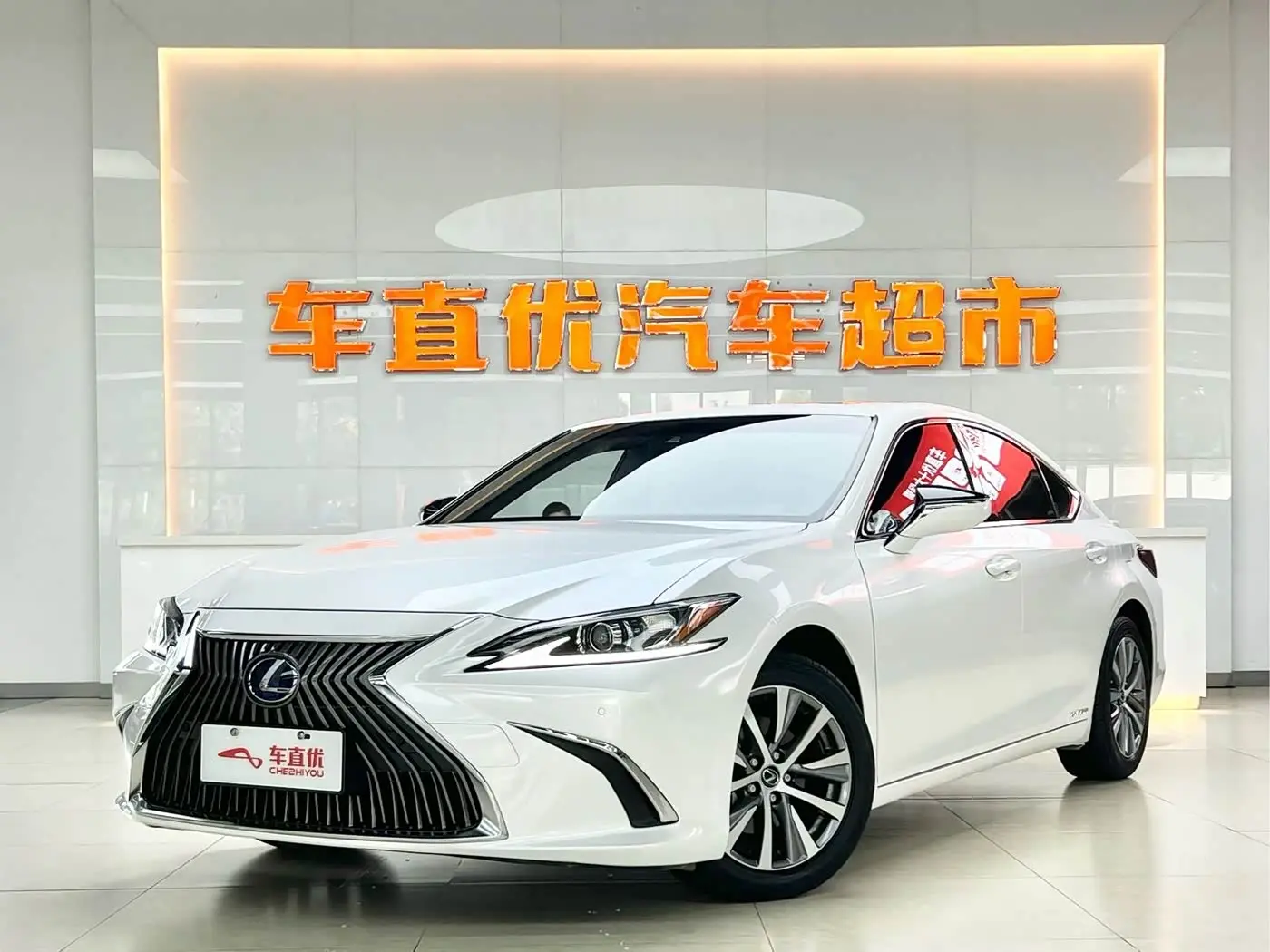 Lexus ES 2020 — Фото 1/20
