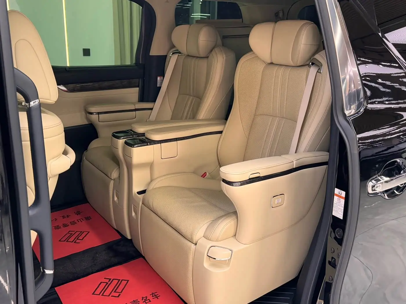 Toyota Vellfire 2021 — Photo 18/20