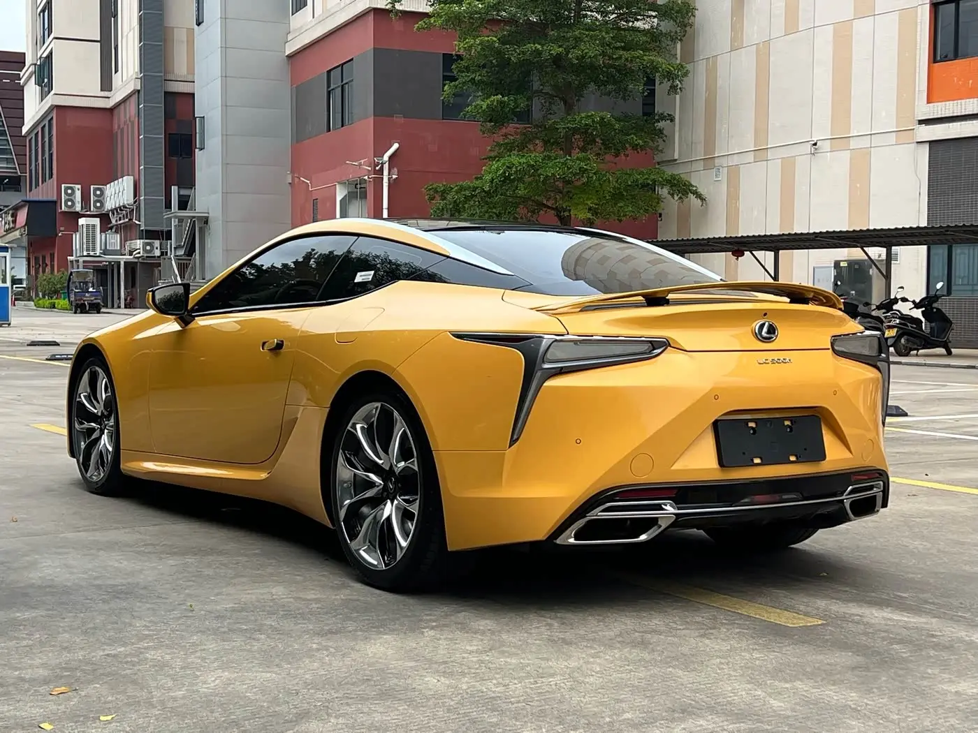 Lexus LC 2023 — Фото 2/17