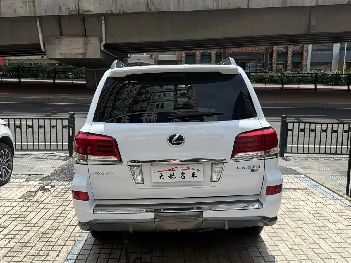 Lexus LX 2009 — Photo 5/17