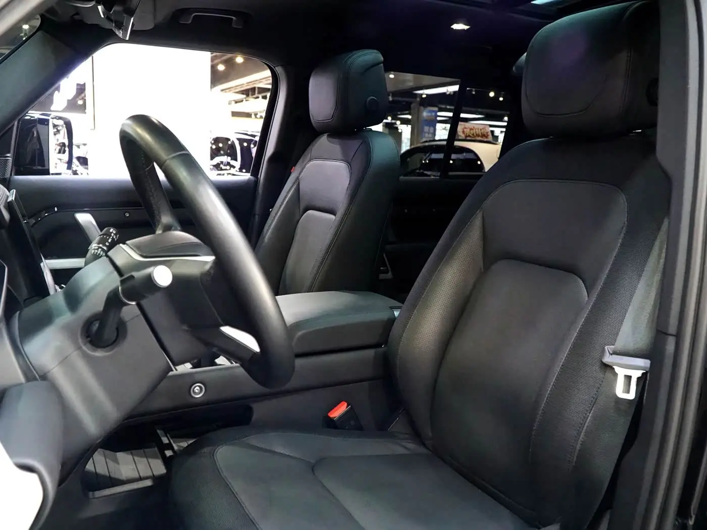 Land Rover Defender 2023 — Photo 5/20
