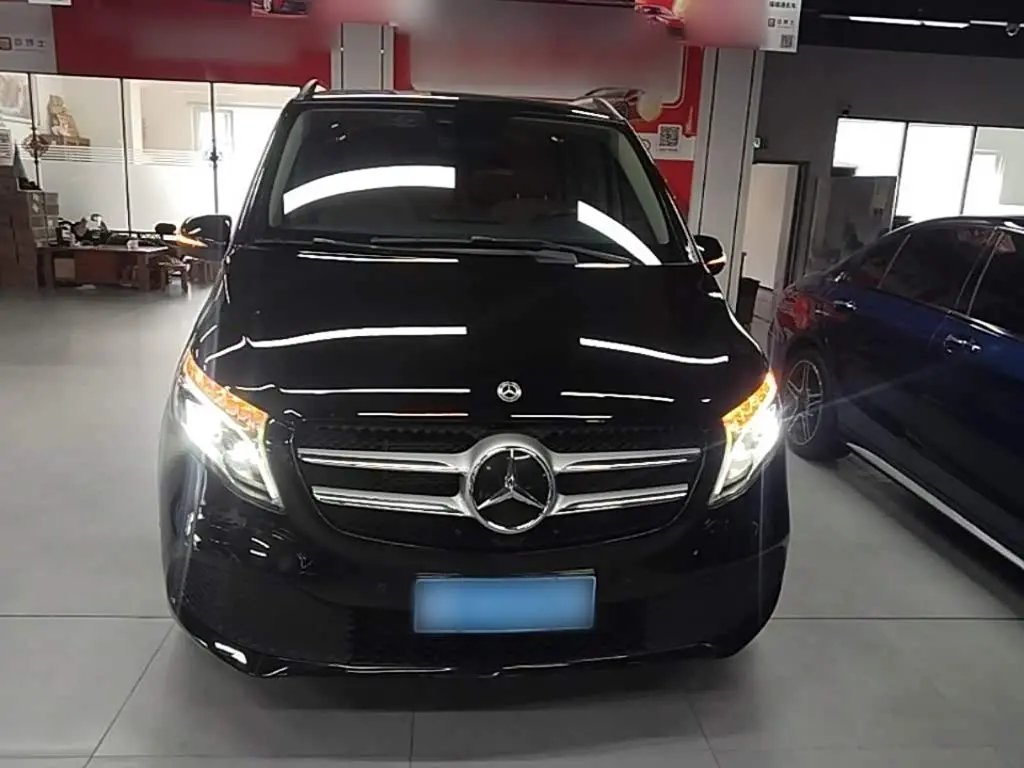 Mercedes-Benz V-Class 2022 — Фото 3/20