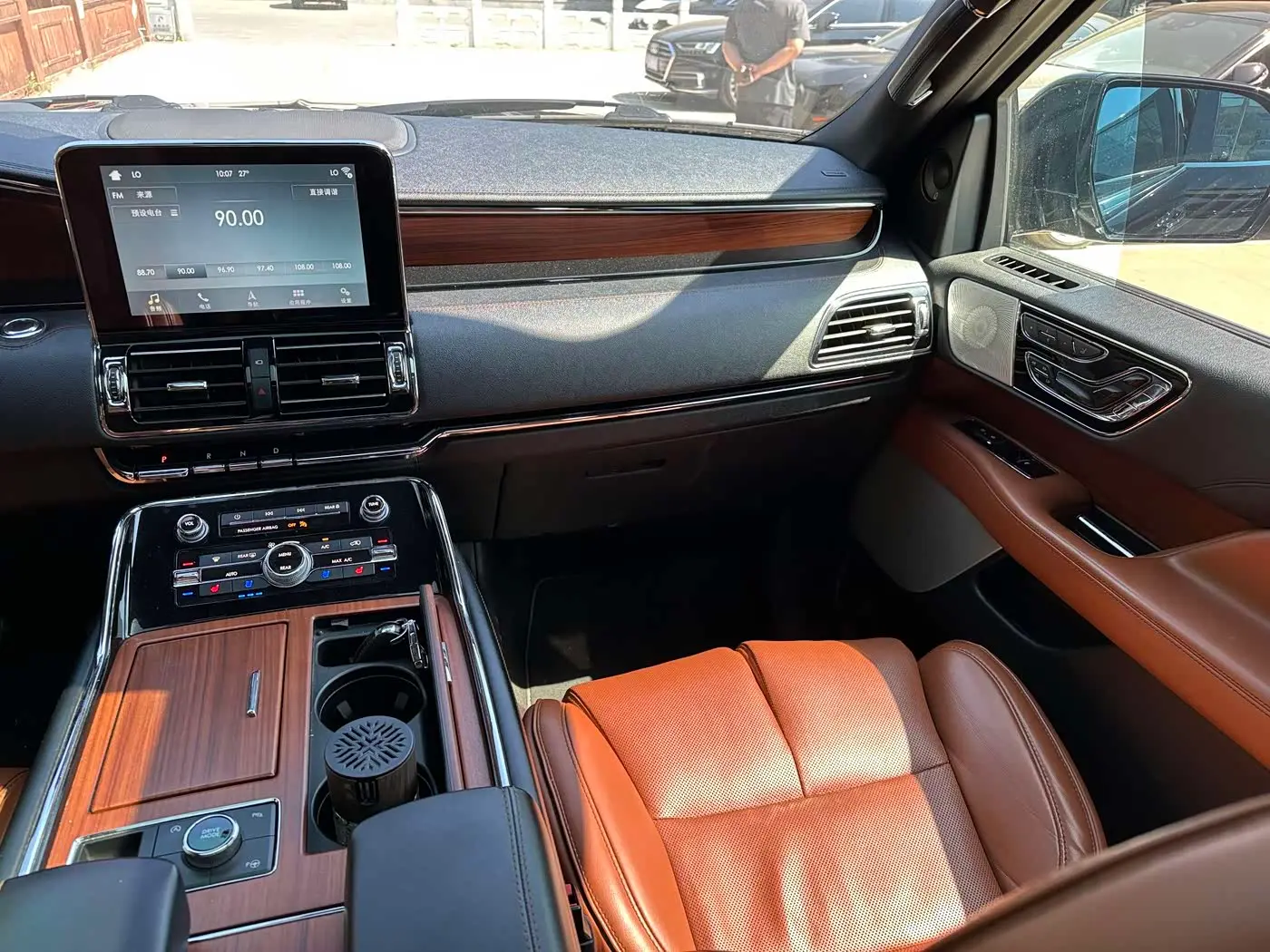Lincoln Navigator 2020 — Photo 19/20