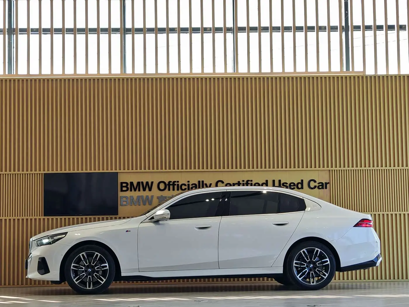 BMW 5 Series 2025 — Photo 3/20
