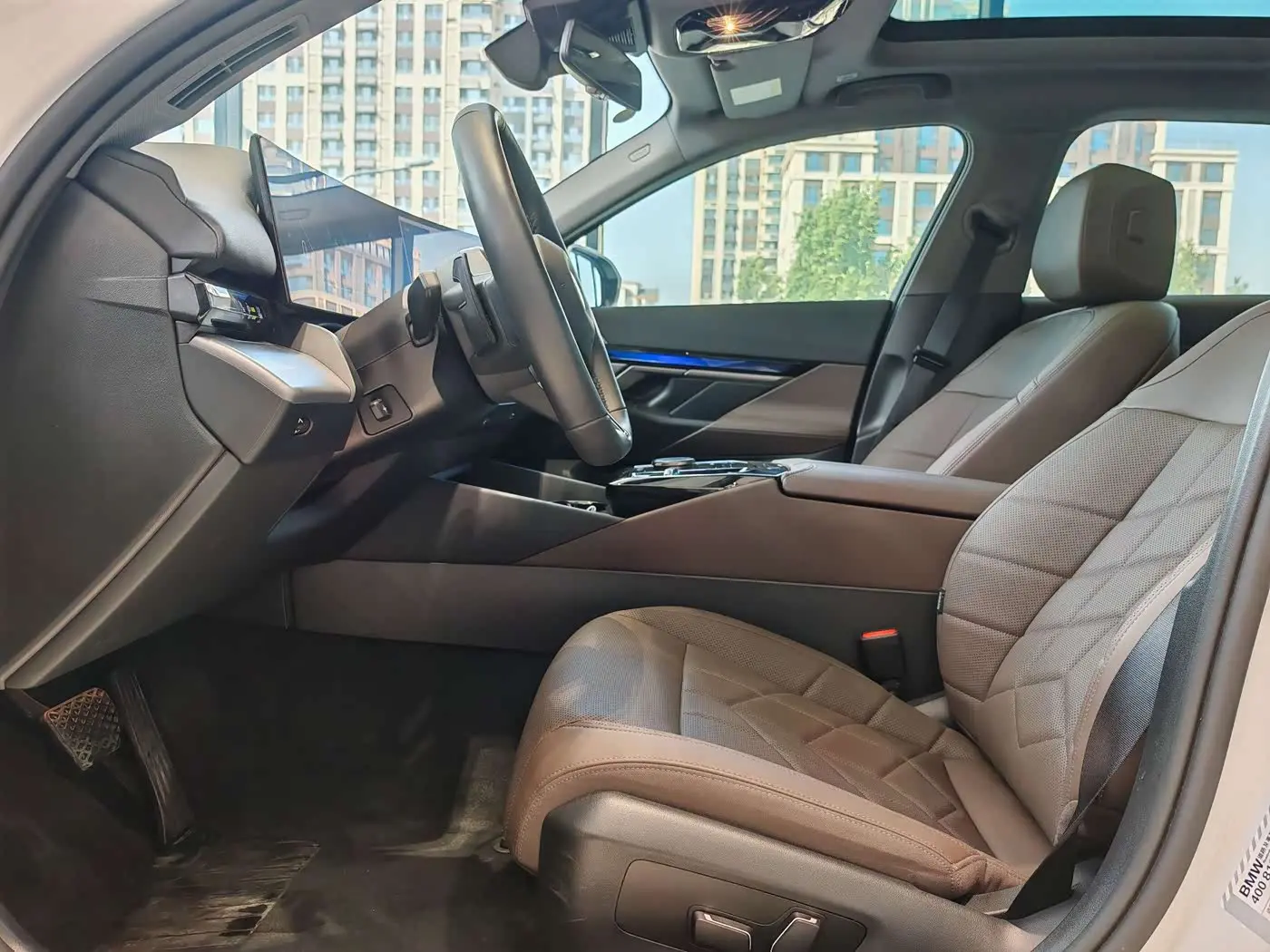 BMW 5 Series 2025 — Photo 14/20