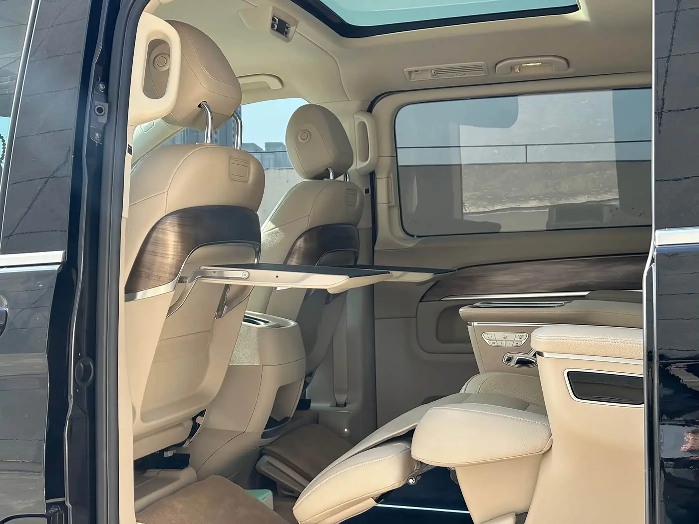 Mercedes-Benz V-Class 2021 — Photo 6/20