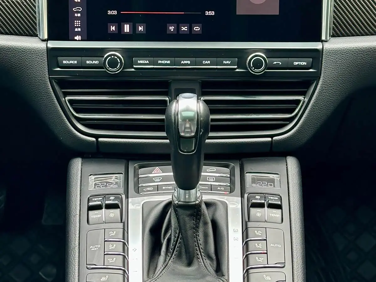 Porsche Macan 2019 — Photo 10/20