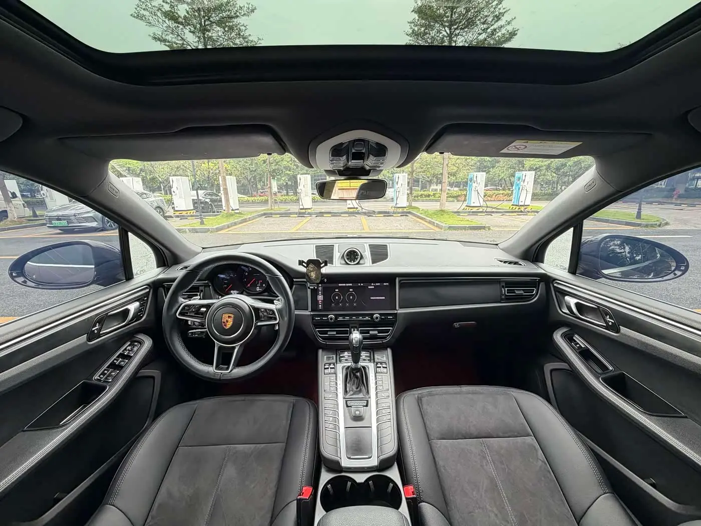 Porsche Macan 2020 — Photo 11/20