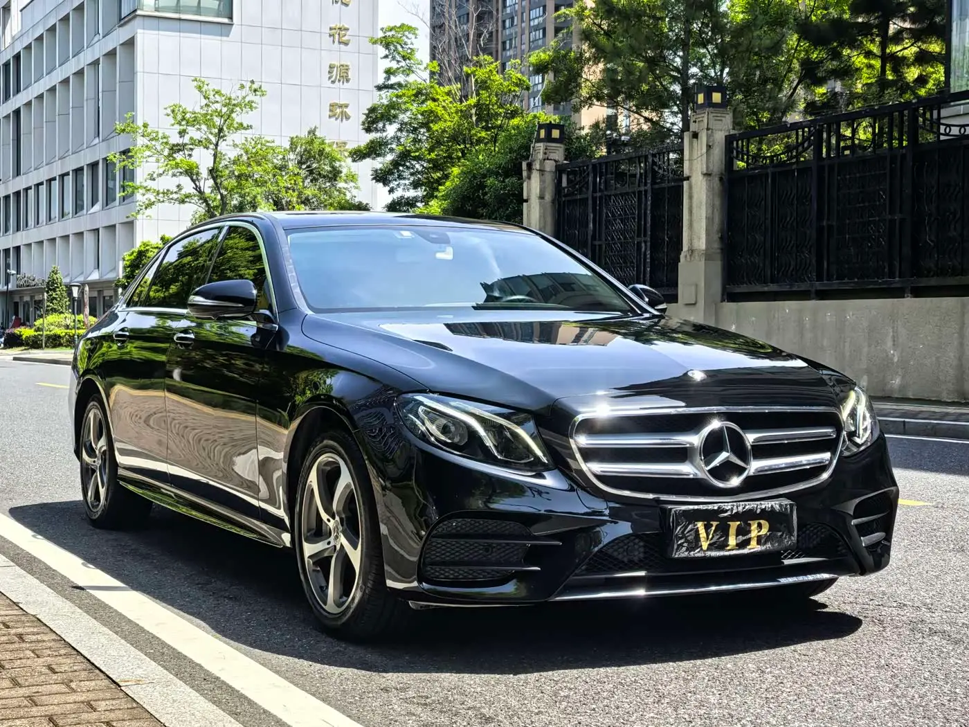 Mercedes-Benz E-Class 2019 — Photo 3/16