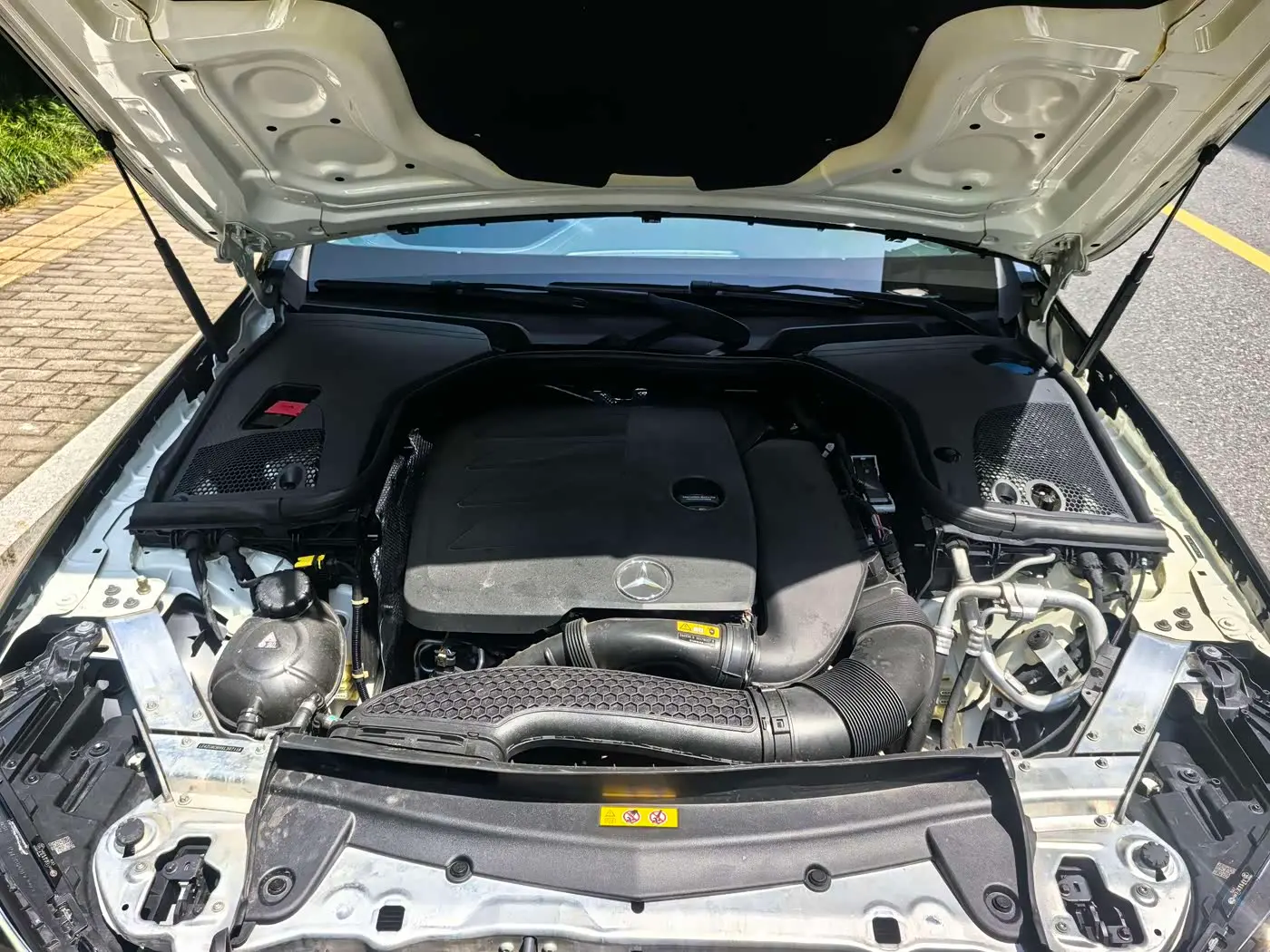 Mercedes-Benz E-Class 2019 — Photo 12/16