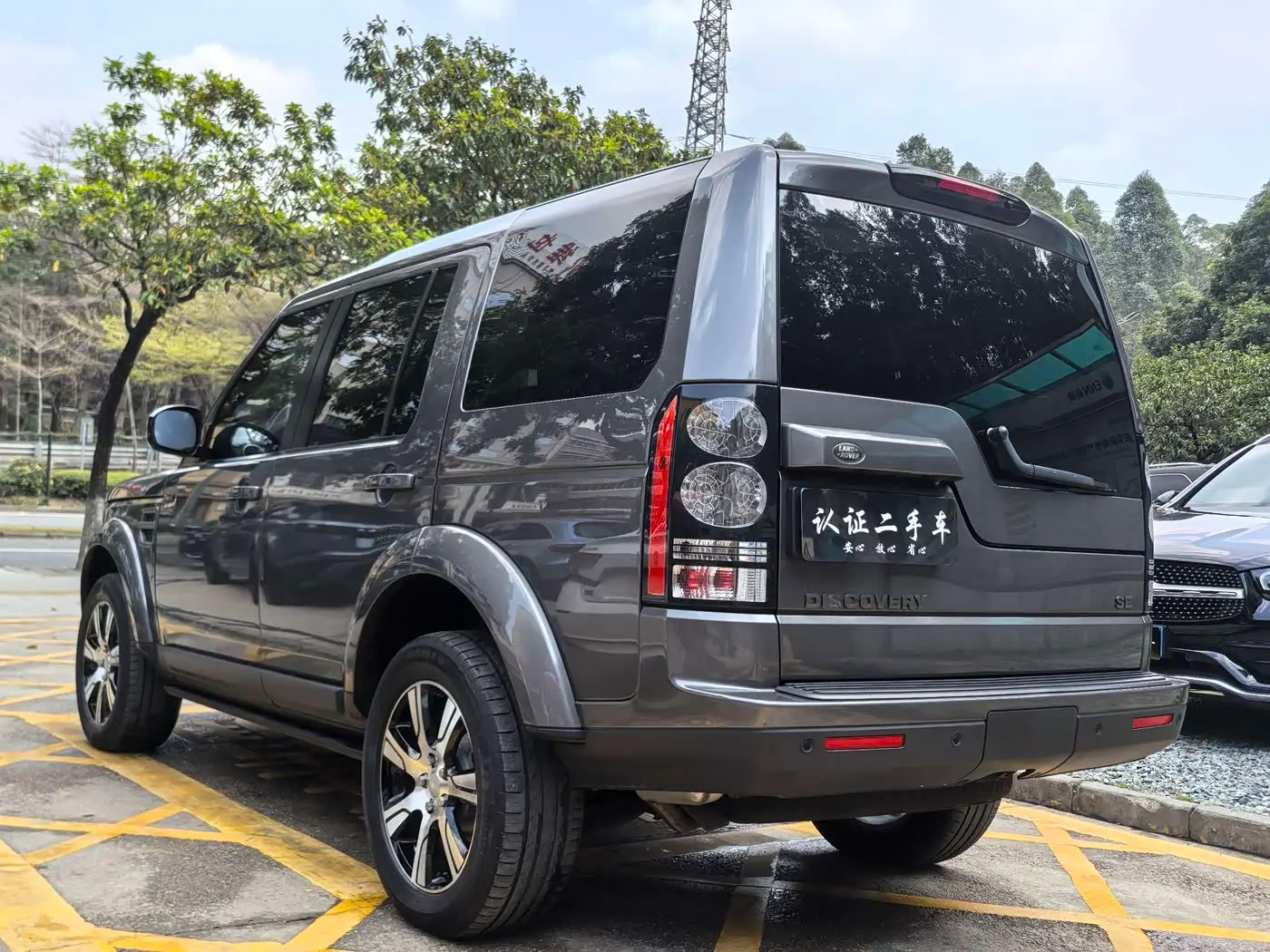 Land Rover Discovery 2016 — Photo 6/15