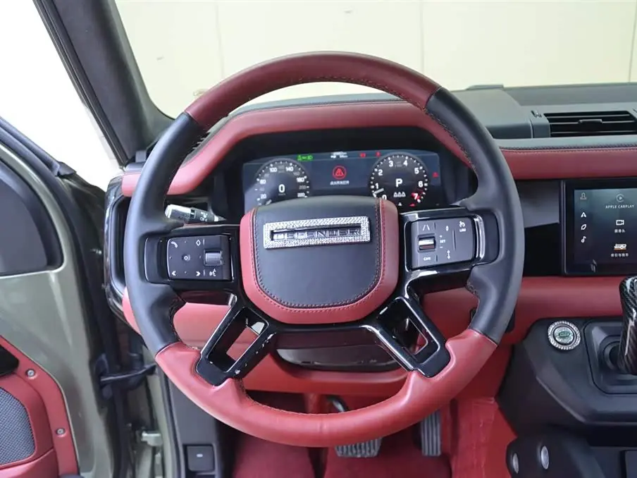 Land Rover Defender 2022 — Photo 9/16