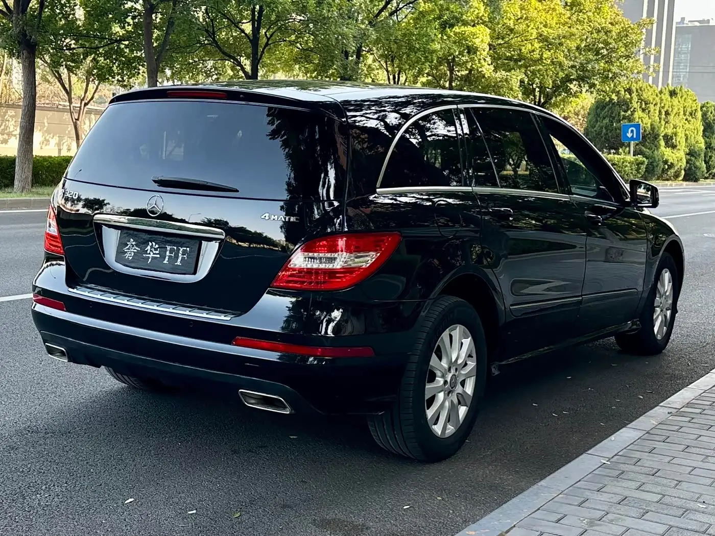 Mercedes-Benz R-Class 2017 — Photo 5/15
