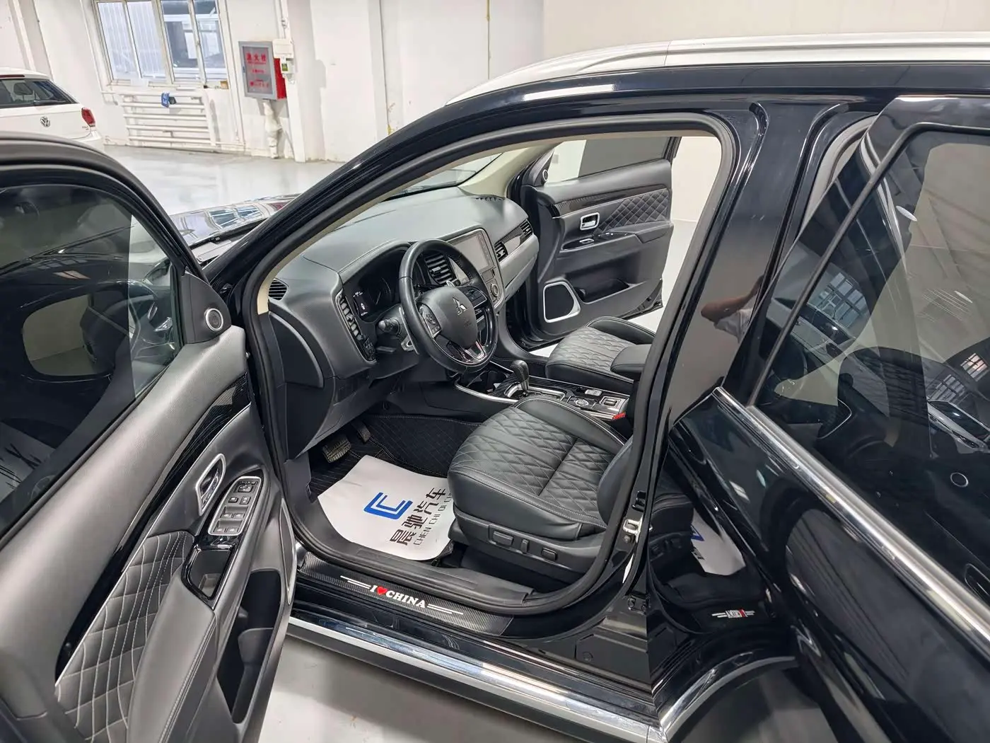 Mitsubishi Outlander 2021 — Photo 15/17