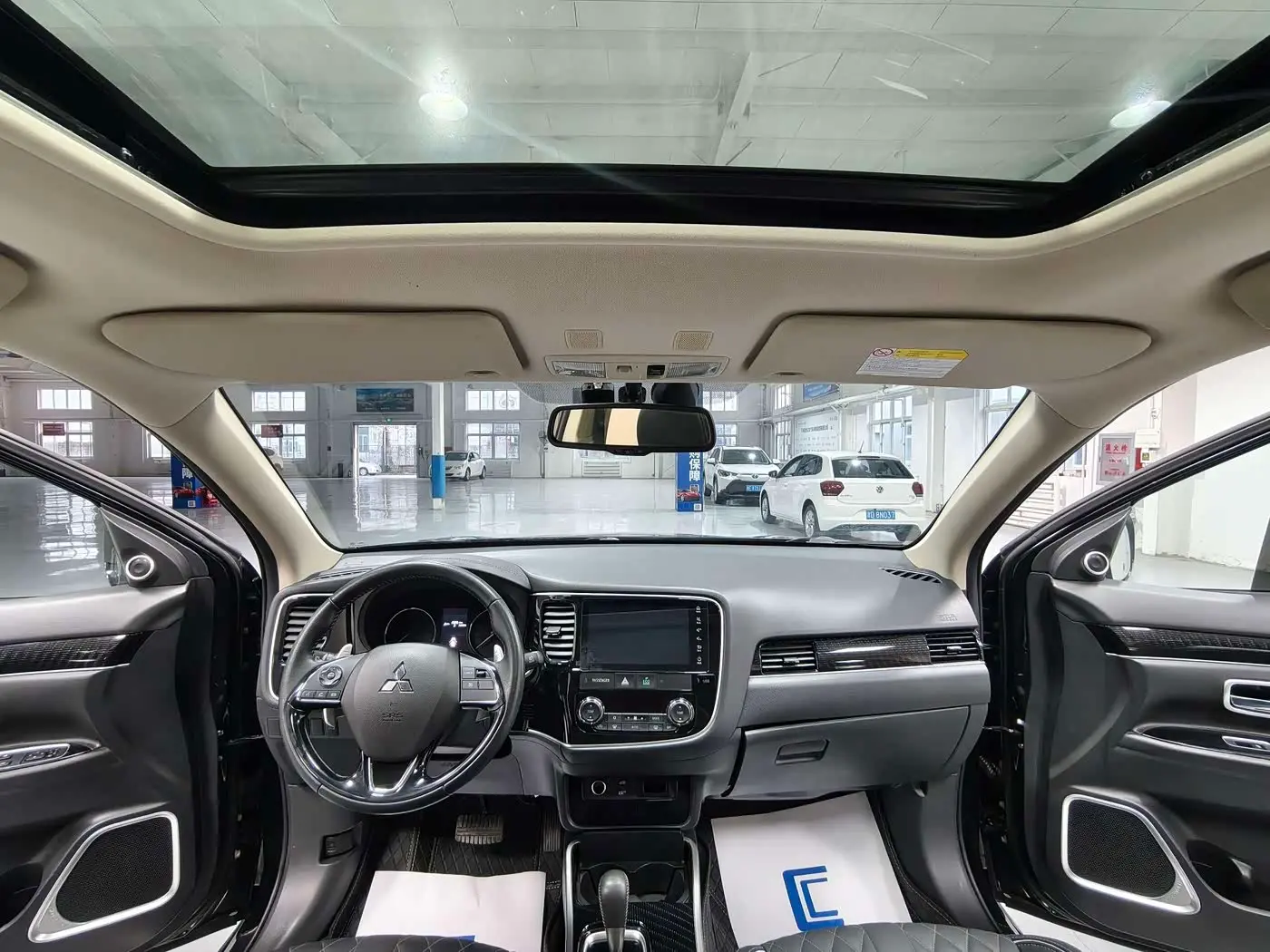 Mitsubishi Outlander 2021 — Photo 14/17