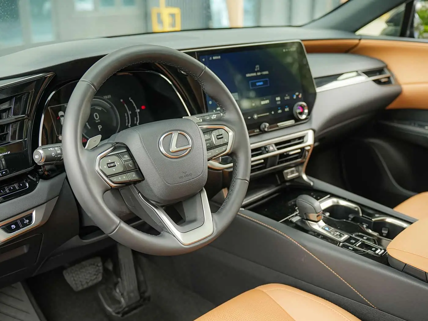 Lexus RX 2023 — Photo 8/20