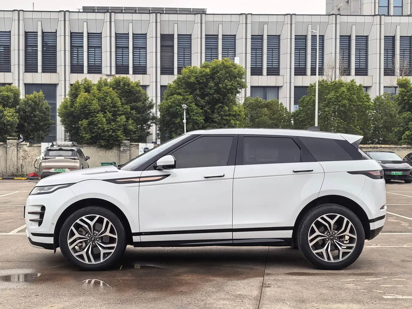 Land Rover Range Rover Evoque 2021 — Фото 5/17