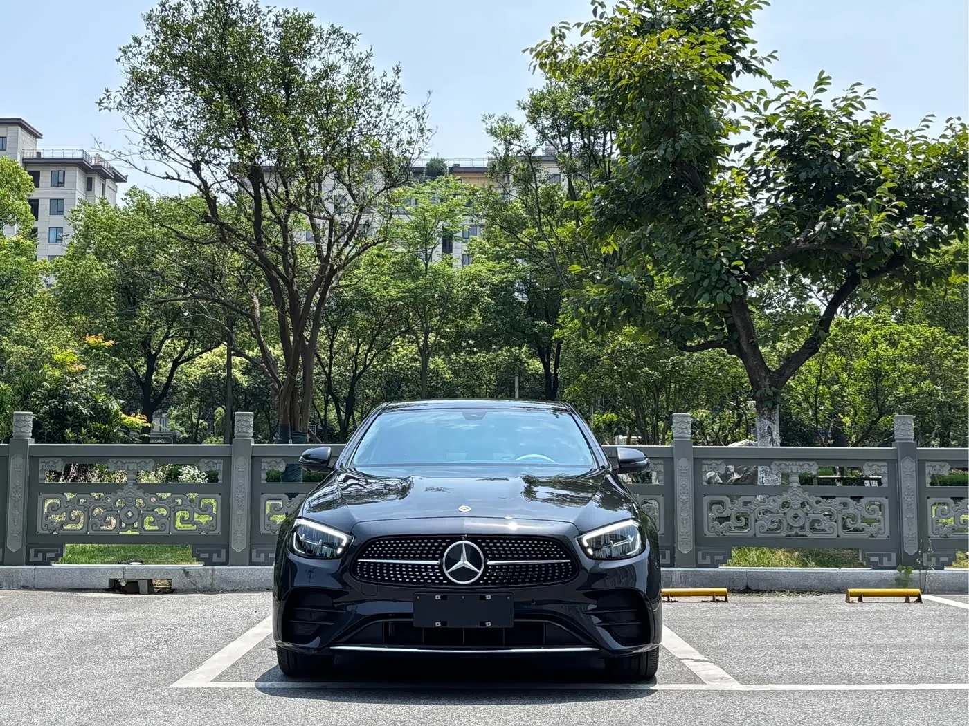 Mercedes-Benz E-Class 2022 — Photo 2/20