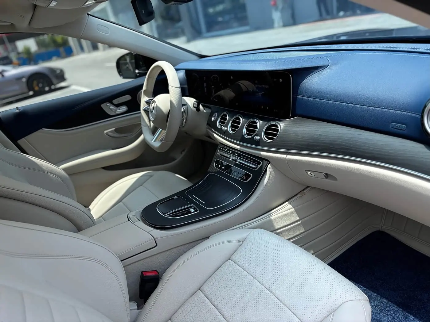 Mercedes-Benz E-Class 2022 — Photo 10/20