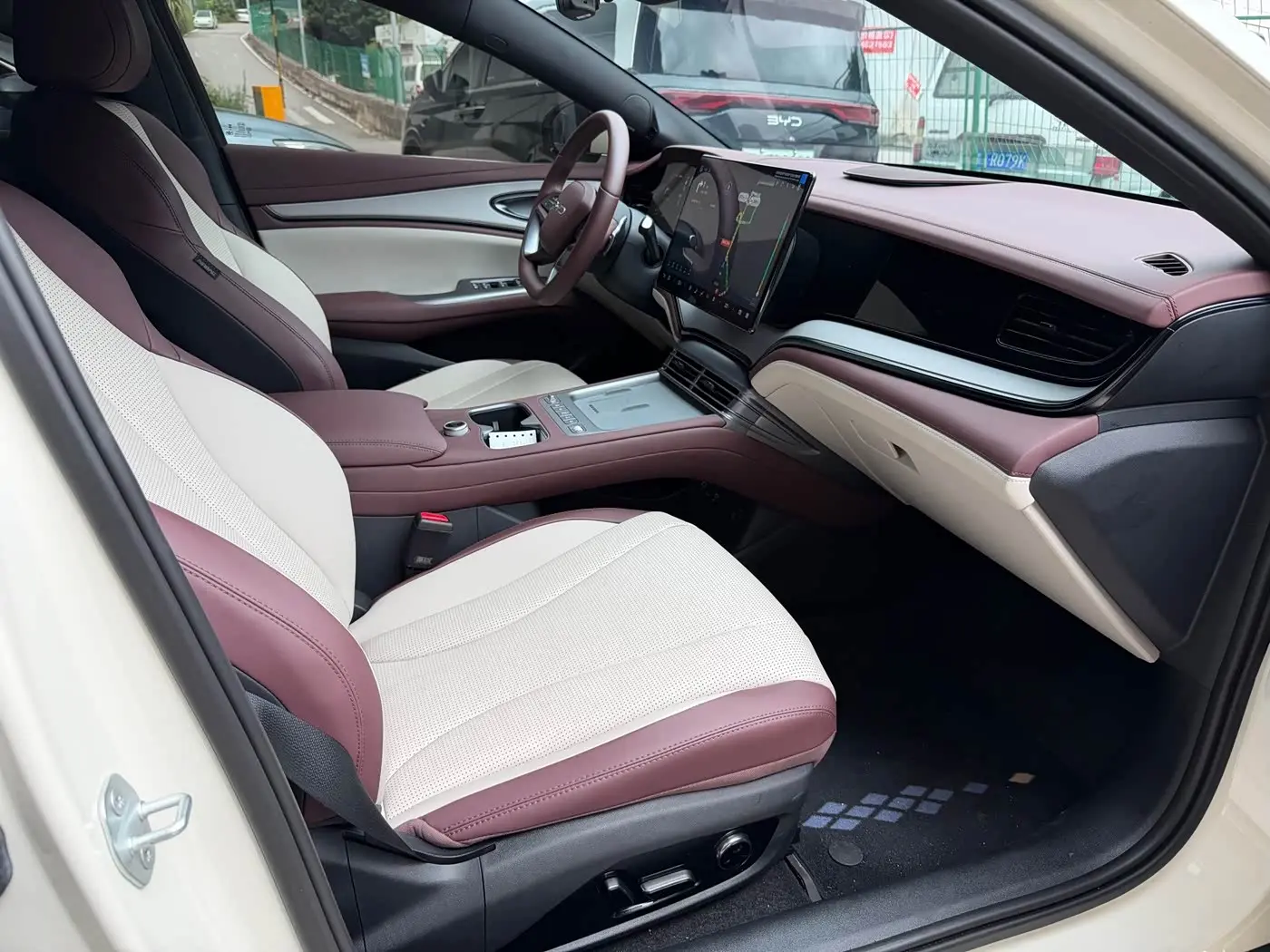 BYD Seal 07 DM-i 2025 — Photo 6/9