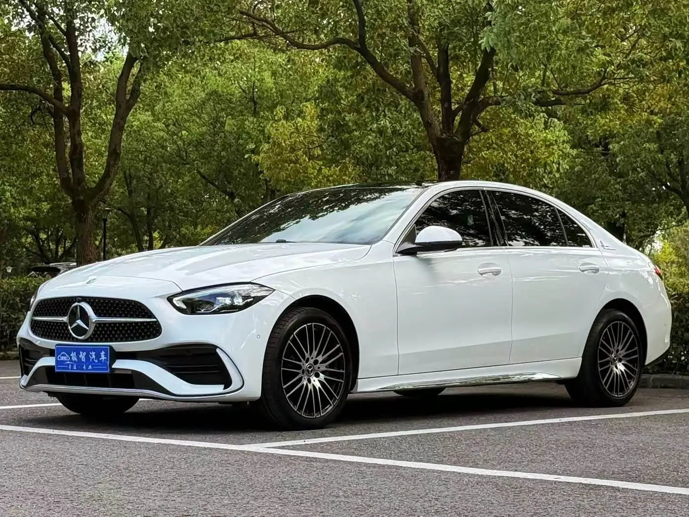Mercedes-Benz C-Class 2025 — Photo 1/15