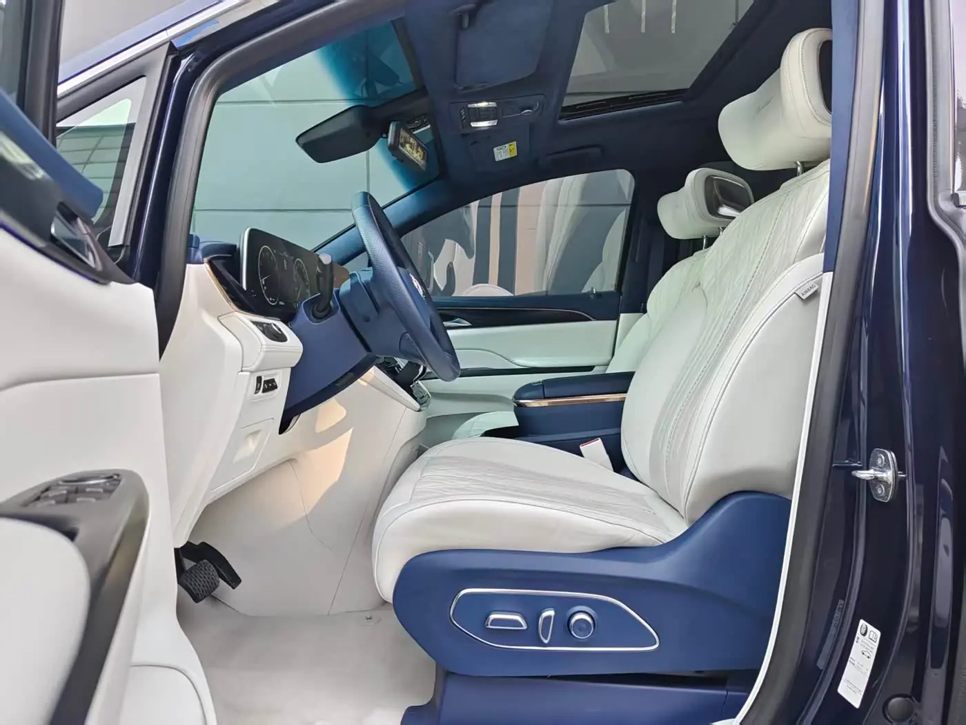 Buick GL8 2020 — Photo 7/20