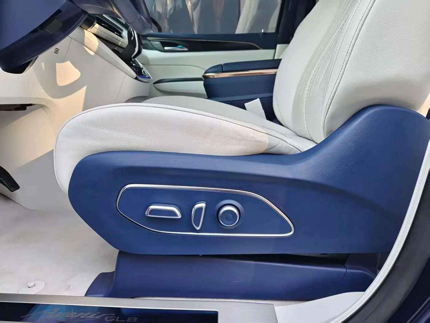 Buick GL8 2020 — Photo 10/20