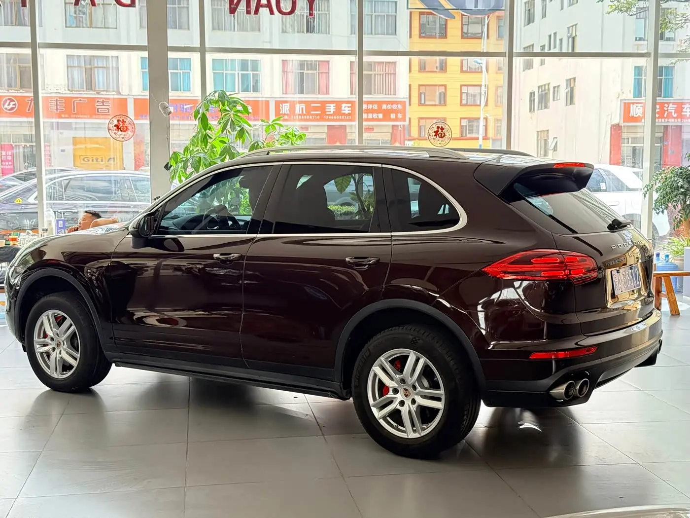 Porsche Cayenne 2015 — Photo 4/17
