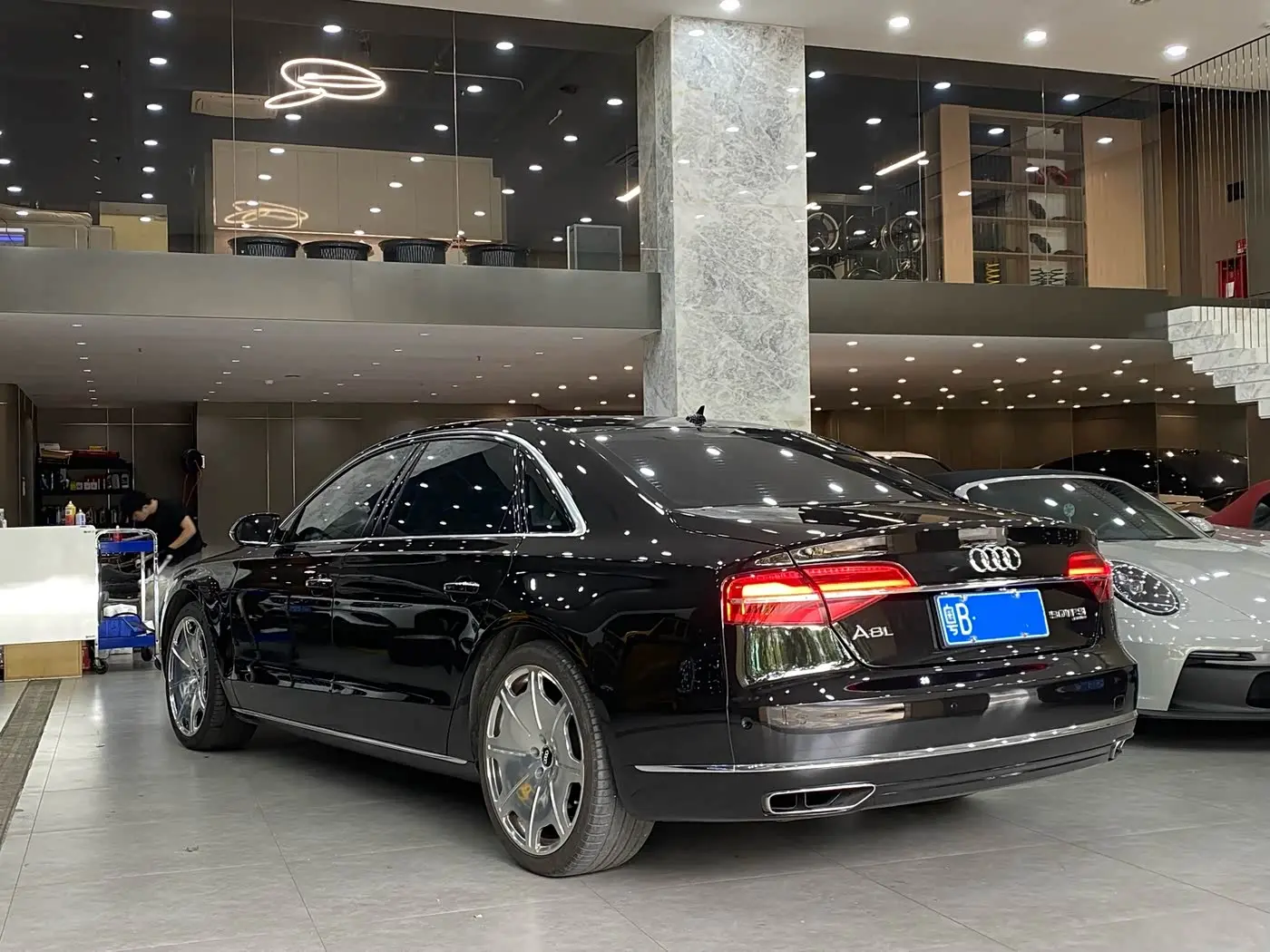 Audi A8 2014 — Фото 14/16