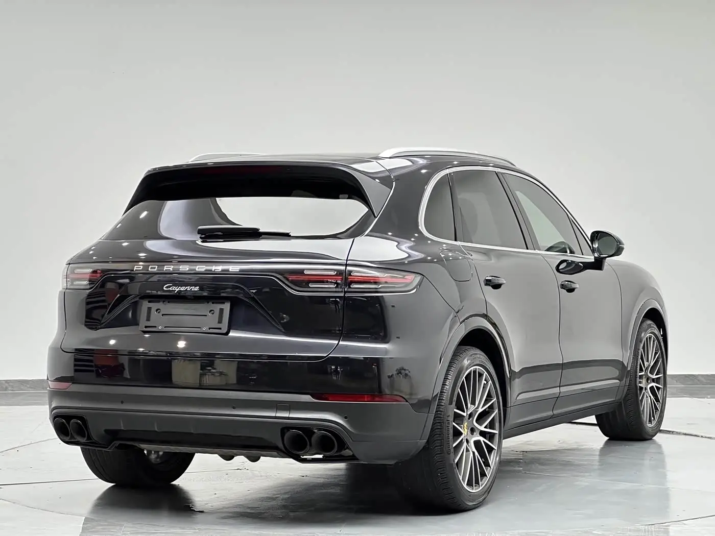 Porsche Cayenne 2021 — Photo 8/20