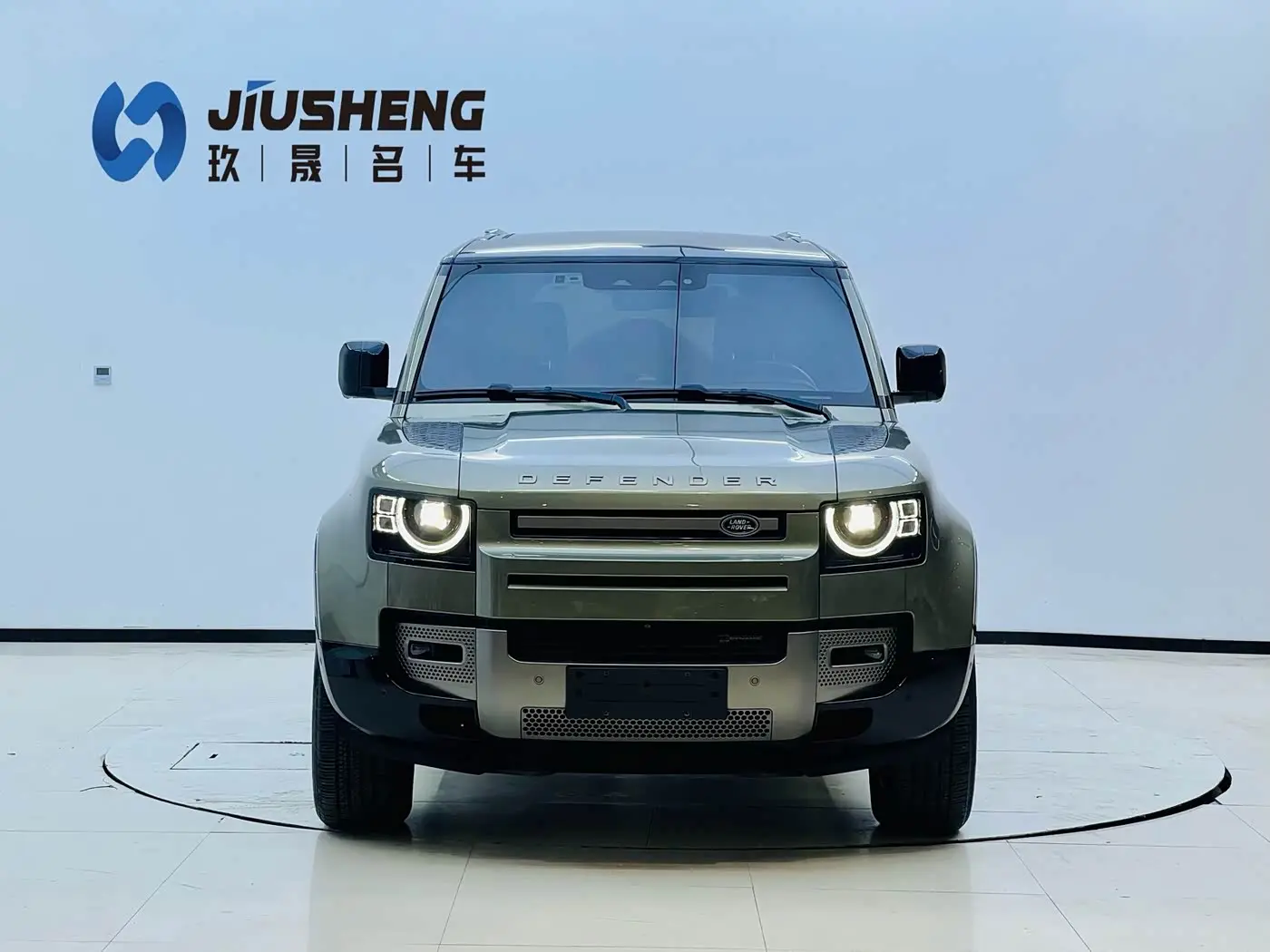 Land Rover Defender 2023 — Photo 2/20