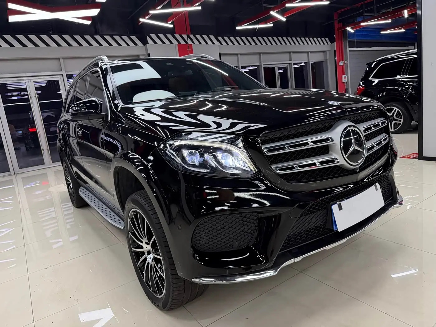 Mercedes-Benz GLS 2016 — Photo 9/20