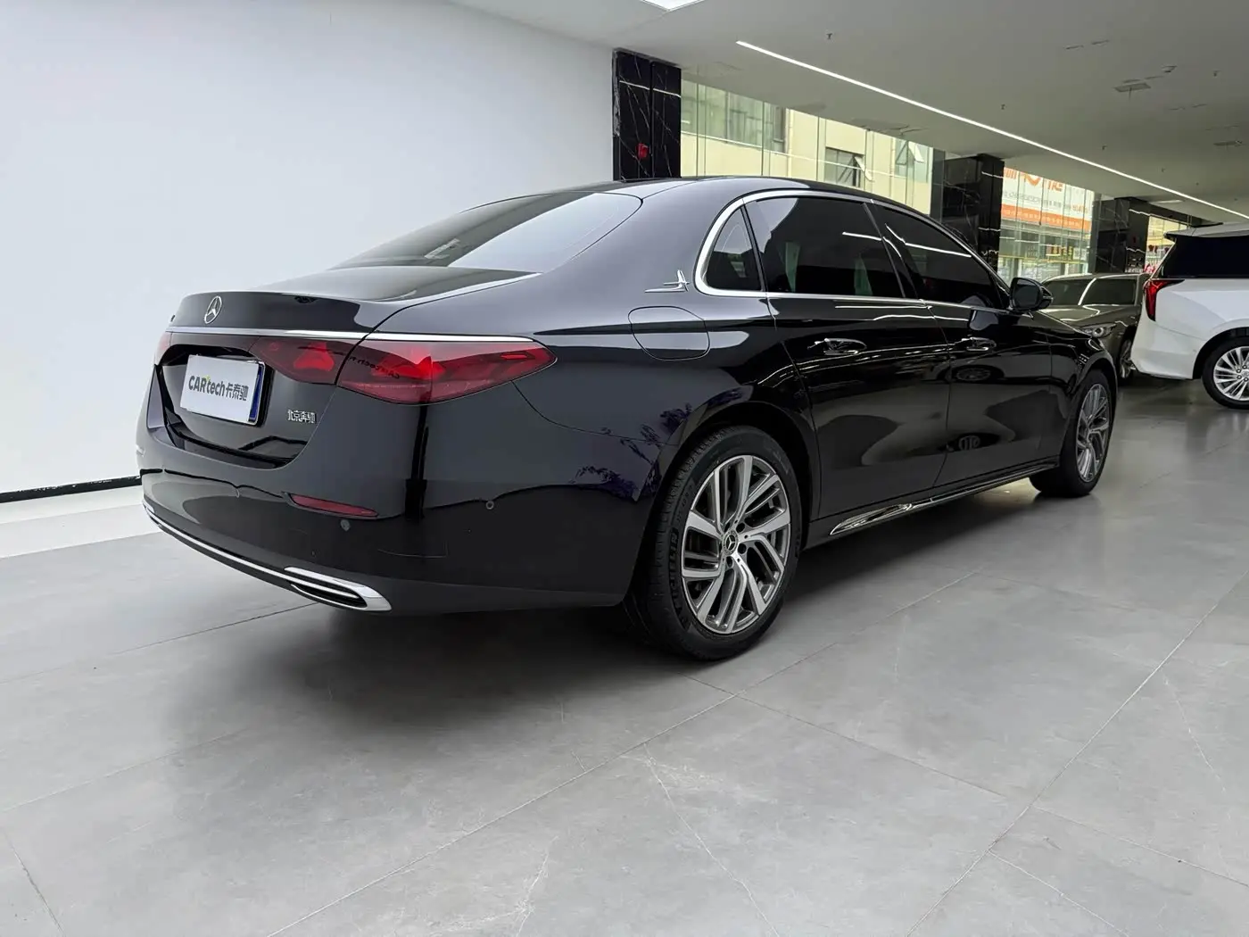 Mercedes-Benz E-Class 2024 — Photo 3/17