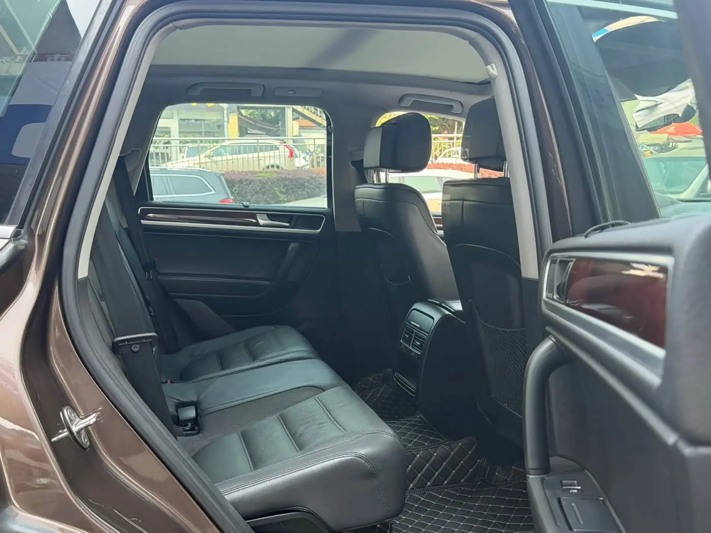 Volkswagen Touareg 2013 — ფოტო 9/14