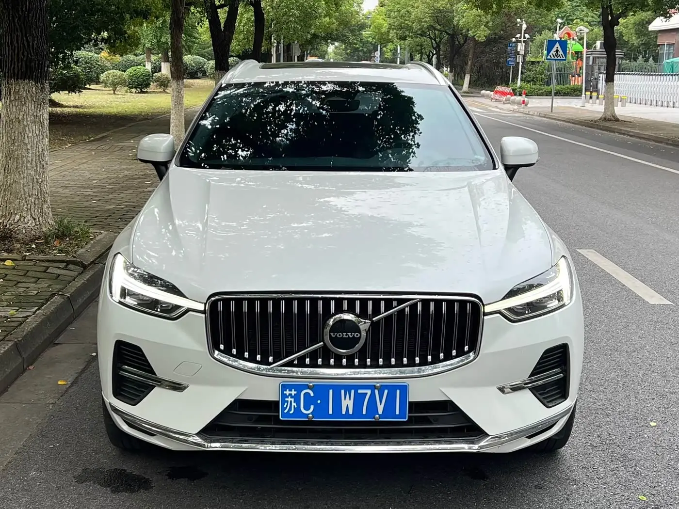 Volvo XC60 2022 — Фото 2/13