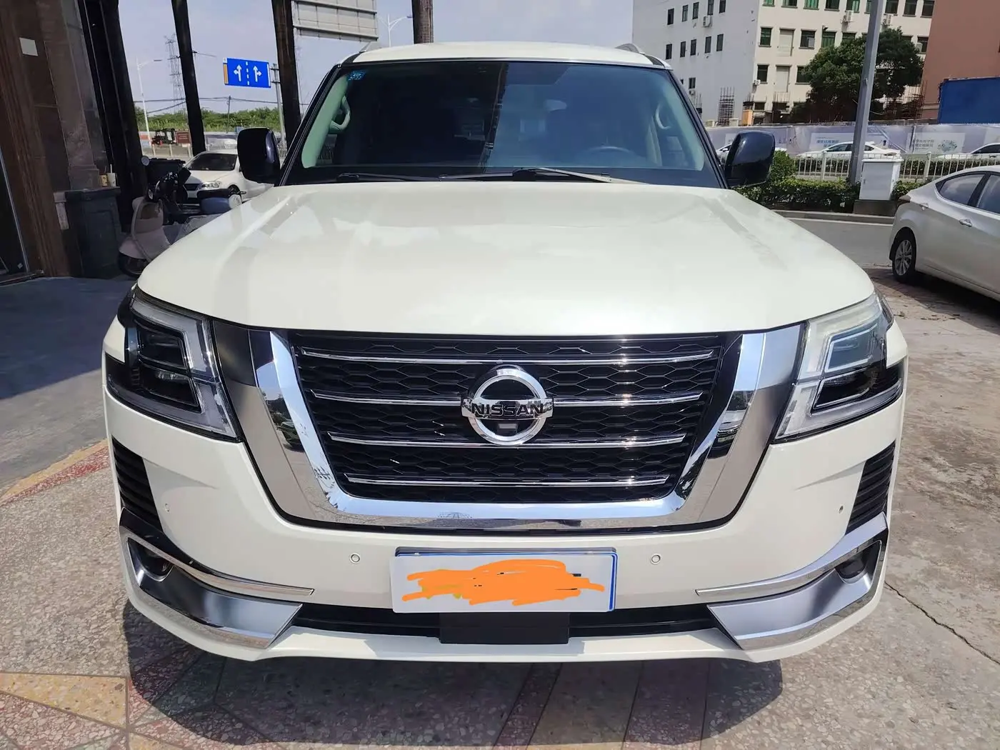 Nissan Patrol 2018 — Фото 2/20