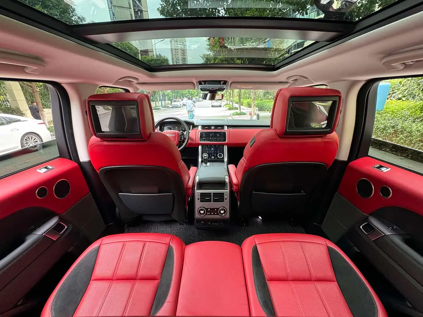 Land Rover Range Rover Sport 2018 — Photo 9/16