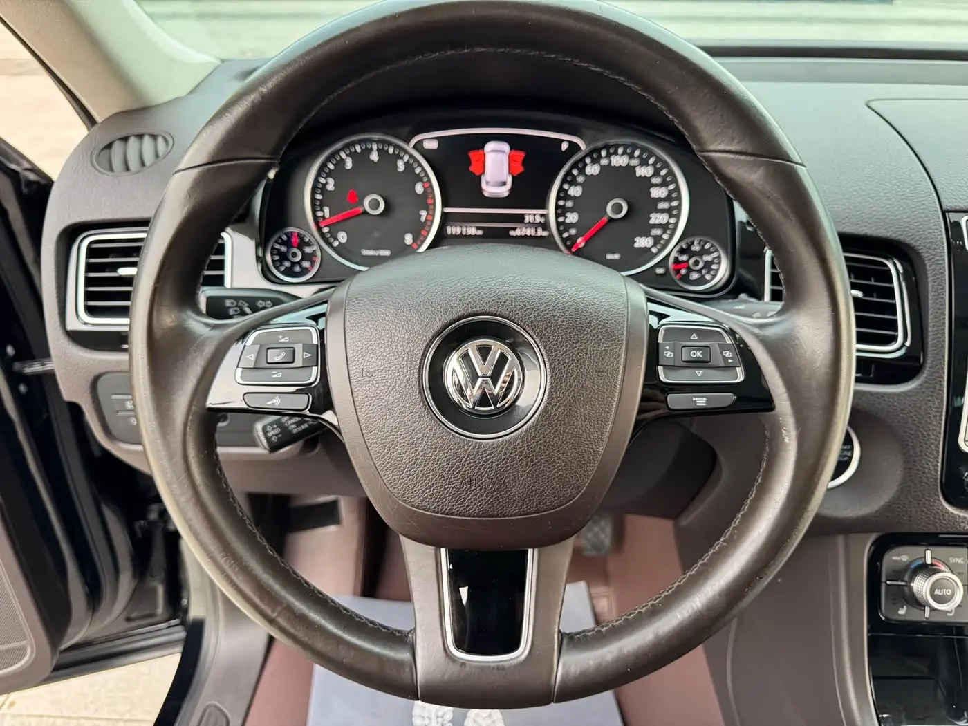 Volkswagen Touareg 2017 — Фото 14/20