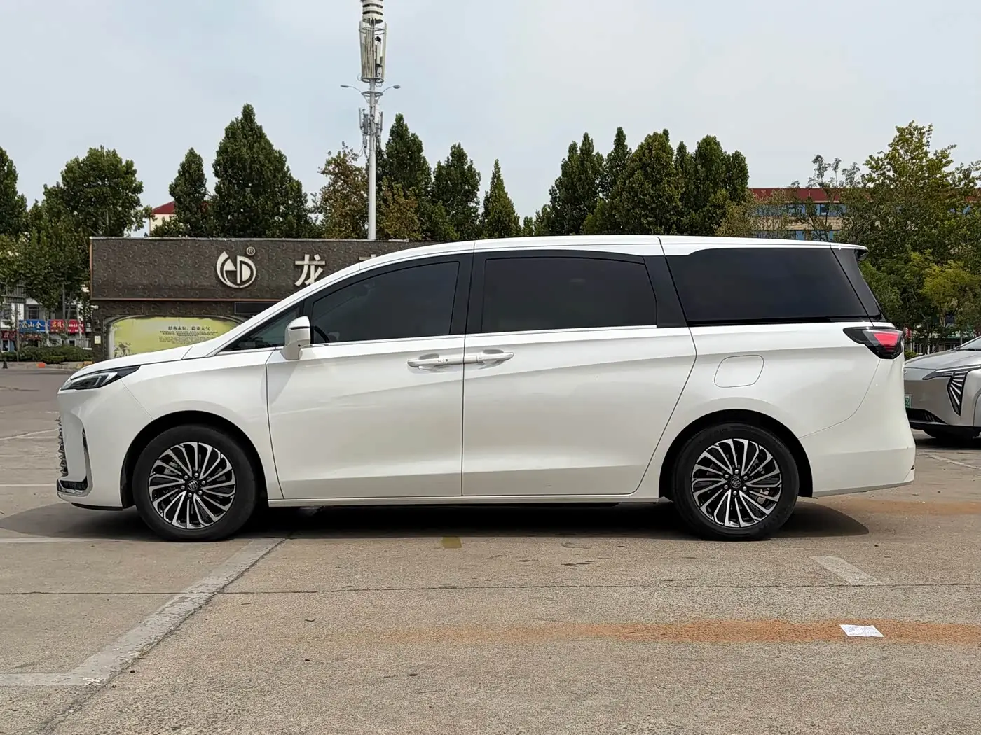 Buick GL8 New Energy 2025 — Photo 3/15