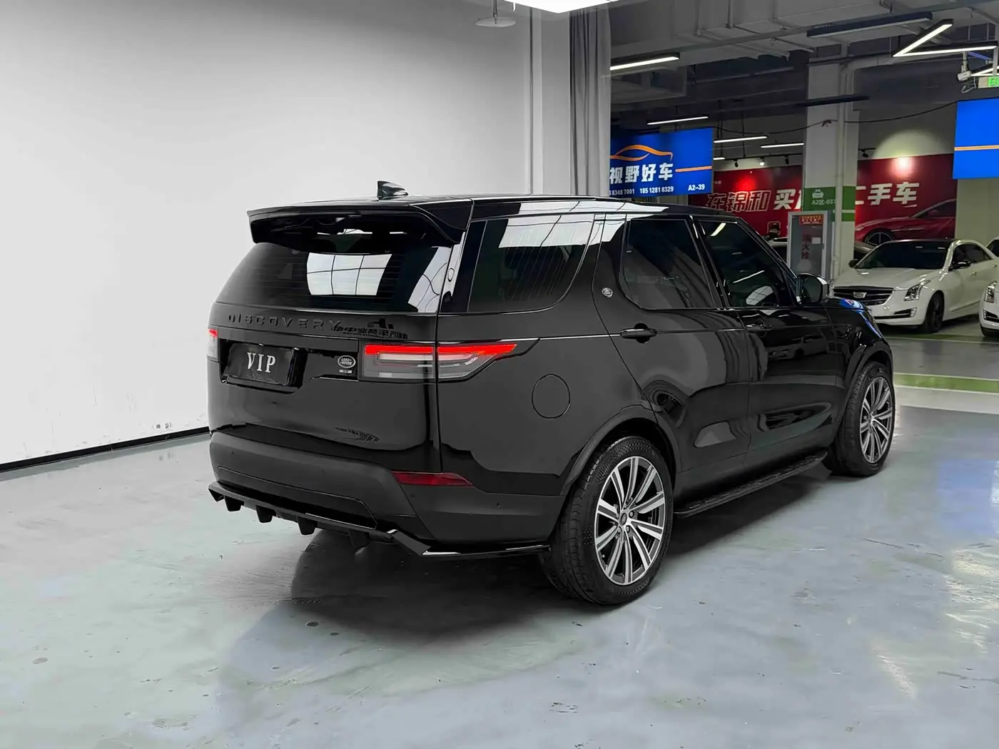 Land Rover Discovery 2019 — Photo 11/12