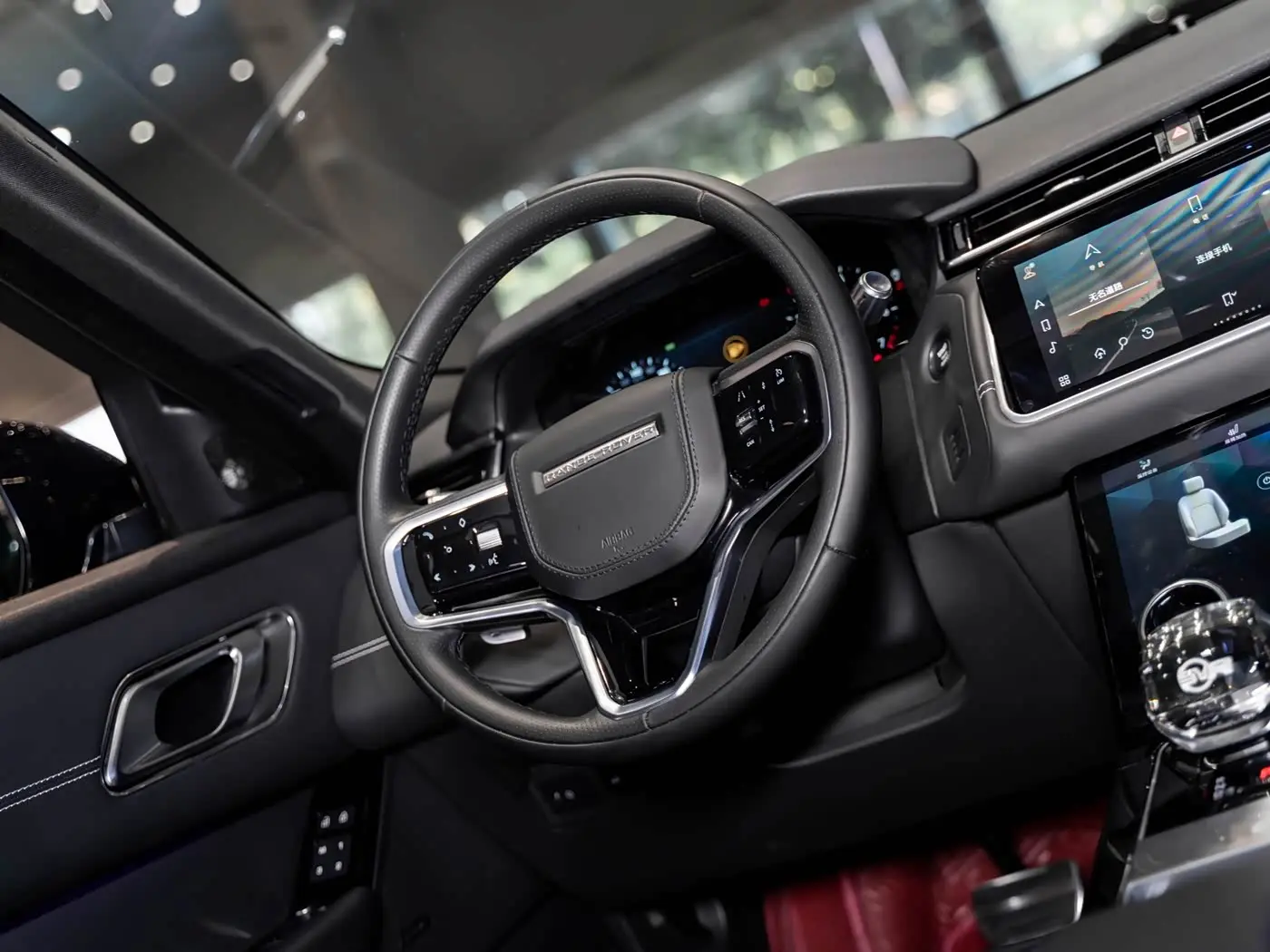 Land Rover Range Rover Velar 2023 — Фото 12/20