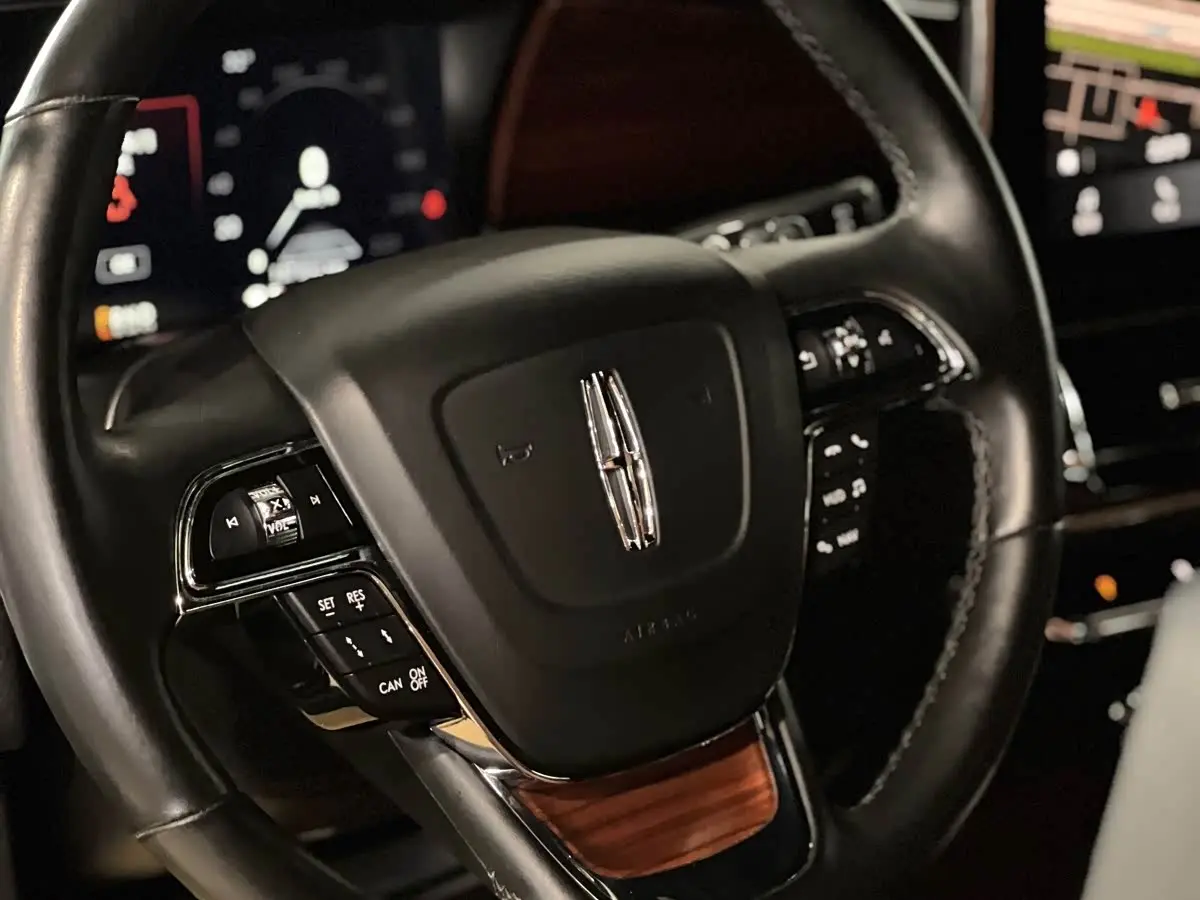 Lincoln Navigator 2021 — Photo 4/18