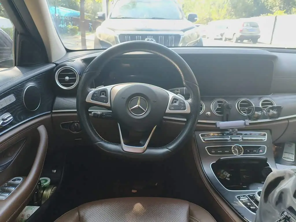 Mercedes-Benz E-Class 2018 — Фото 11/20