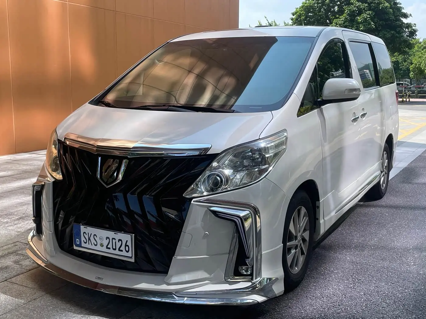 Toyota Alphard 2012 — Фото 1/13