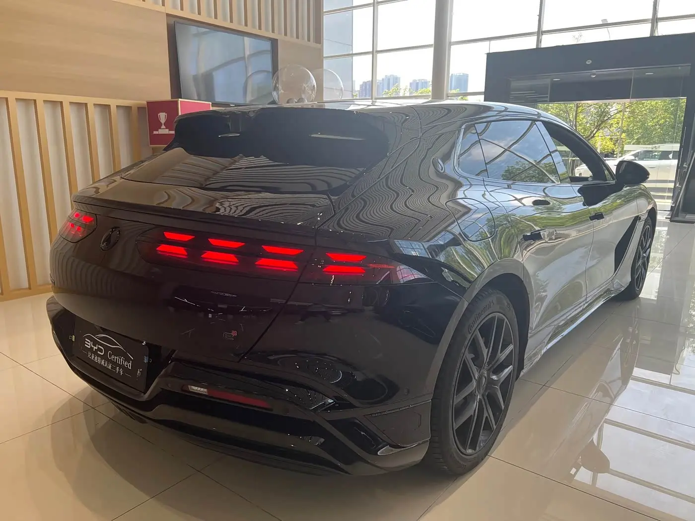 Denza Z9GT 2025 — Photo 7/9