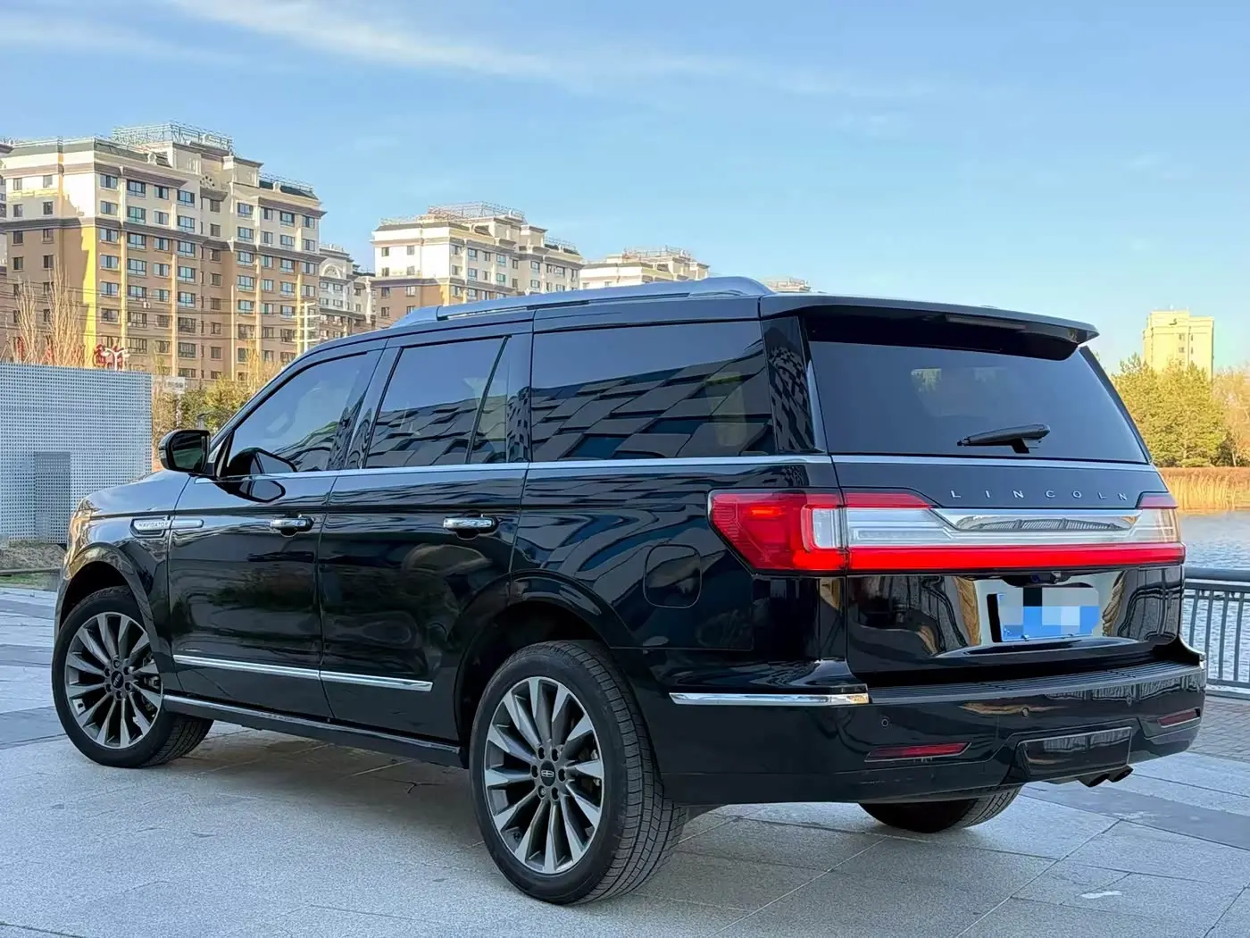 Lincoln Navigator 2018 — Photo 7/9